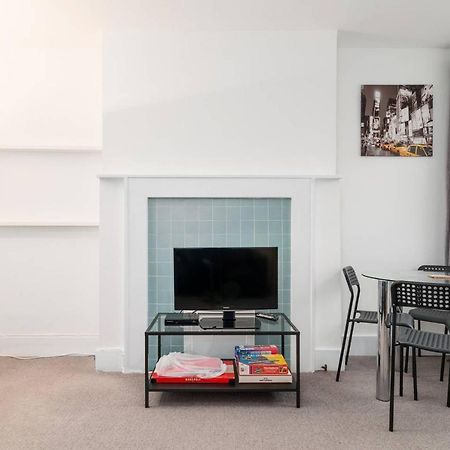Guestready - Modern 2-Bed For 4 In Golders Green! Лондон Екстериор снимка